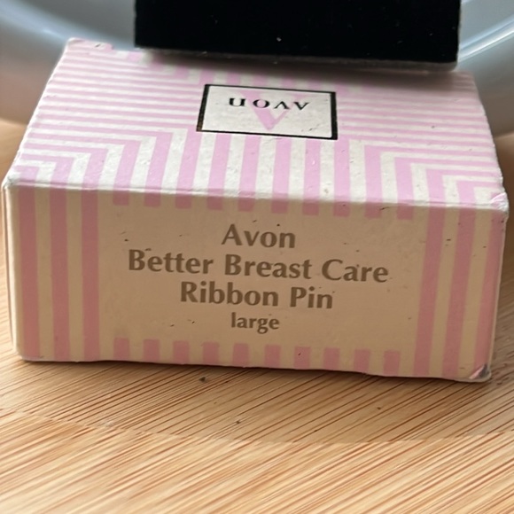 Breast cancer pin in gold and pink.. new in box - Picture 4 of 5